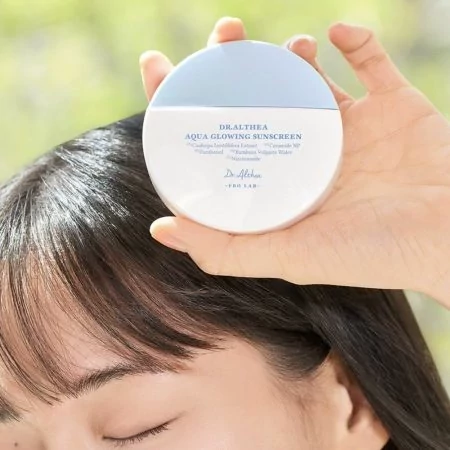 ضد آفتاب آبرسان و روشن کننده دکتر آلتیا Dr.Althea مدل Aqua Glowing حجم 45 میل